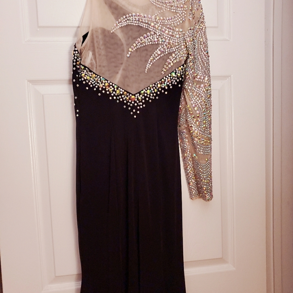 Sequence Ball/Prom/Pageant Gown - Picture 5 of 6